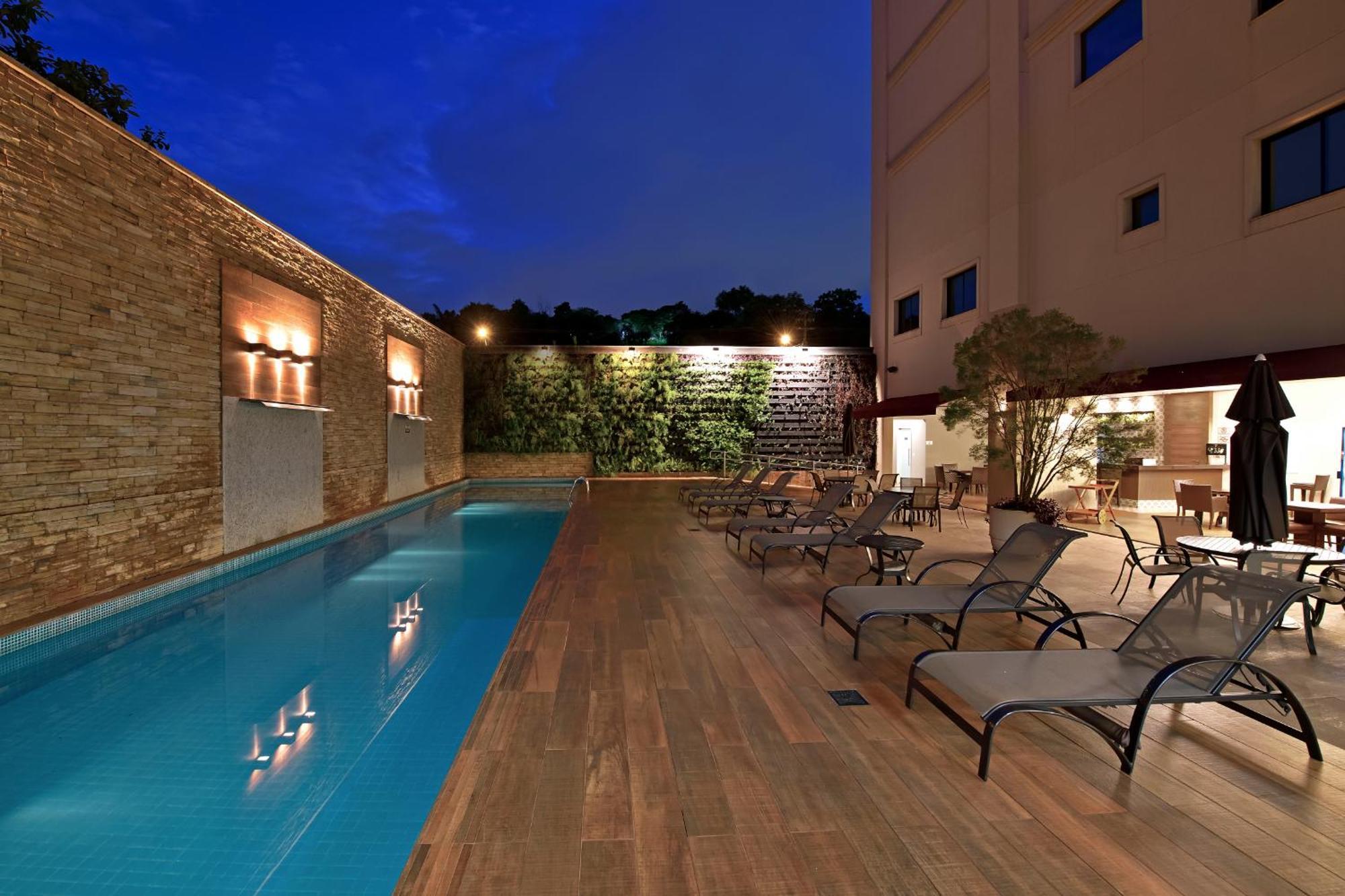 Hotel Mont Blanc Premium Ribeirão Preto Exterior foto Hotel's pool