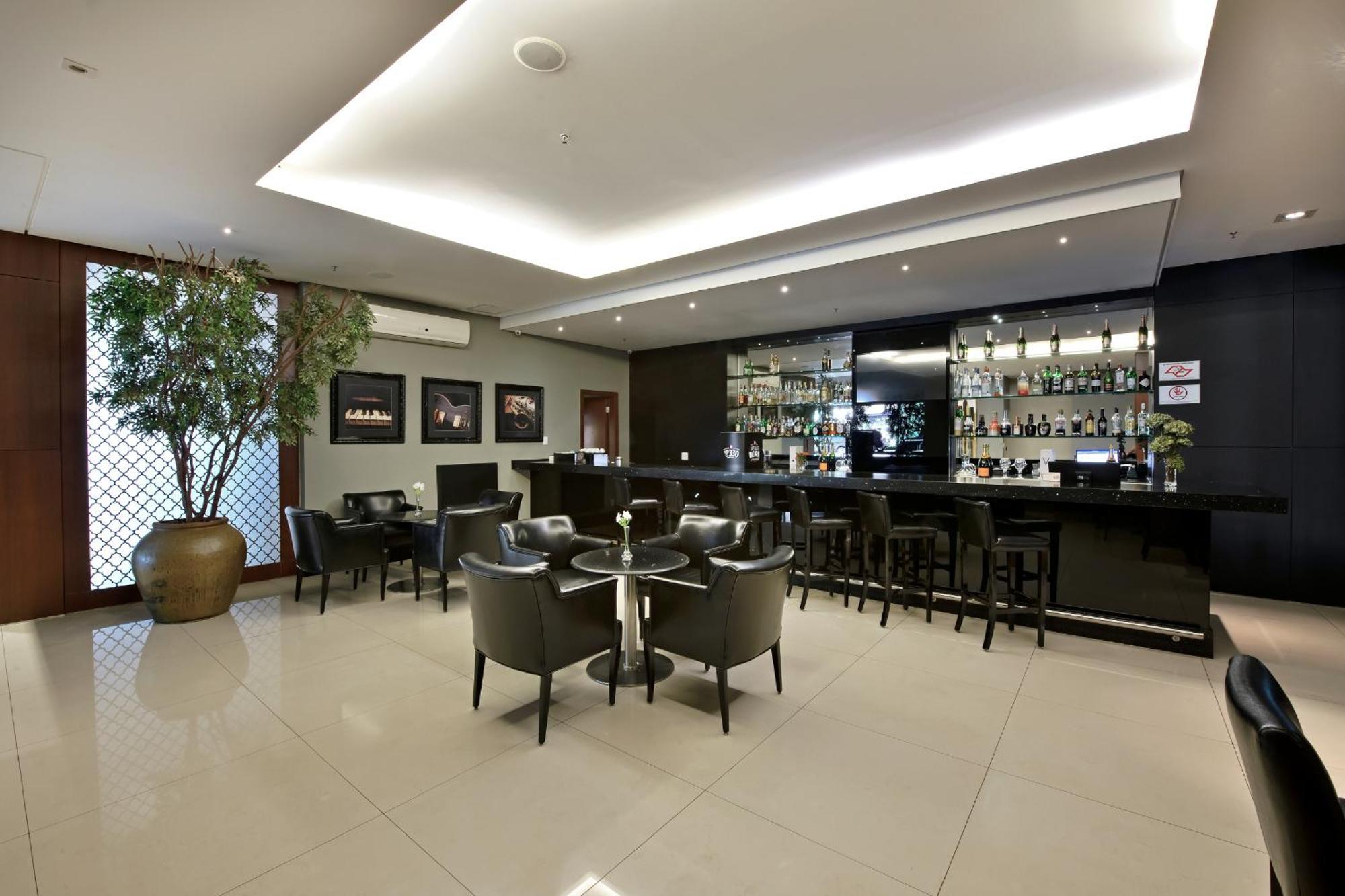 Hotel Mont Blanc Premium Ribeirão Preto Exterior foto The bar at the hotel