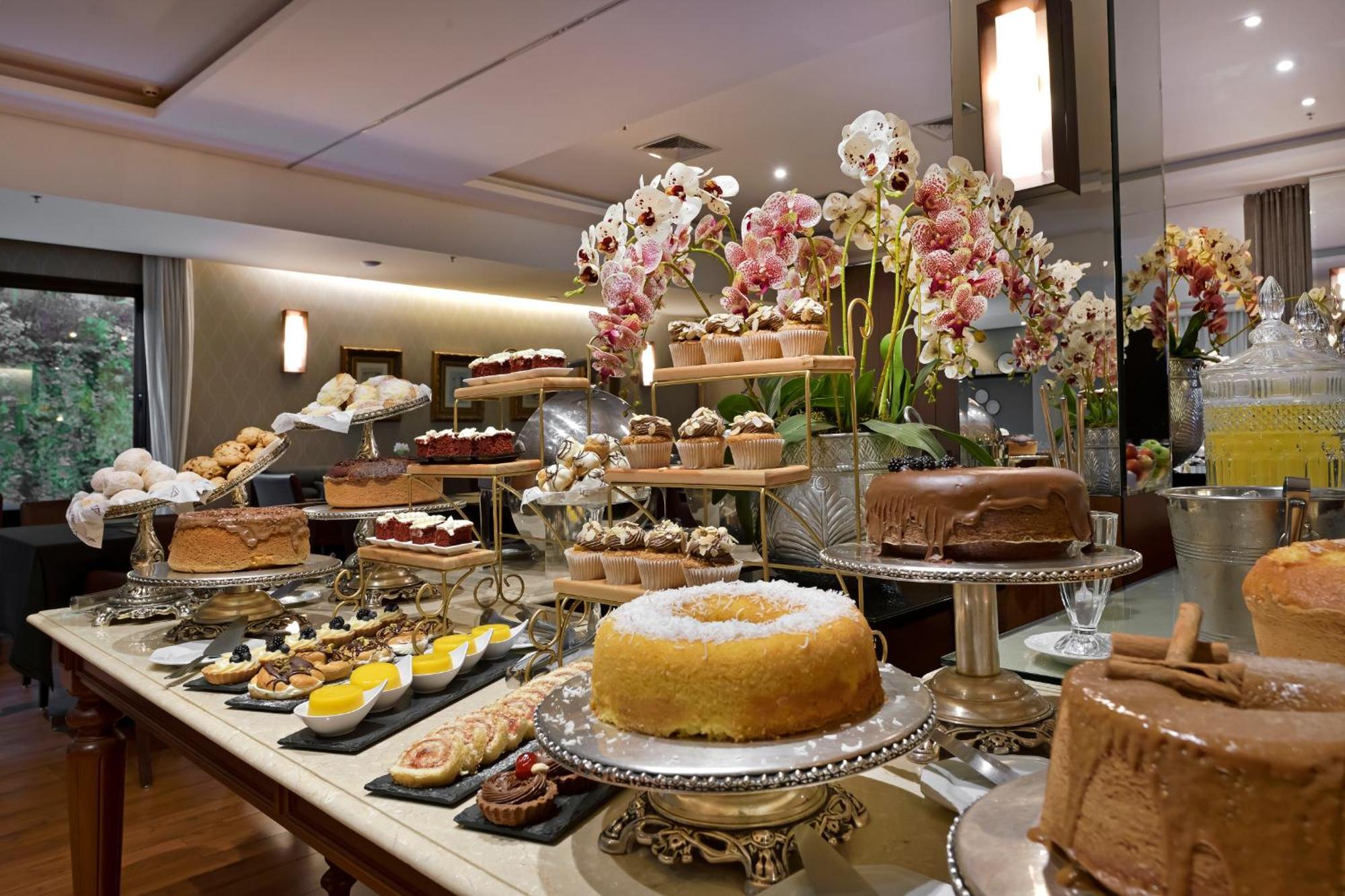 Hotel Mont Blanc Premium Ribeirão Preto Exterior foto A dessert buffet