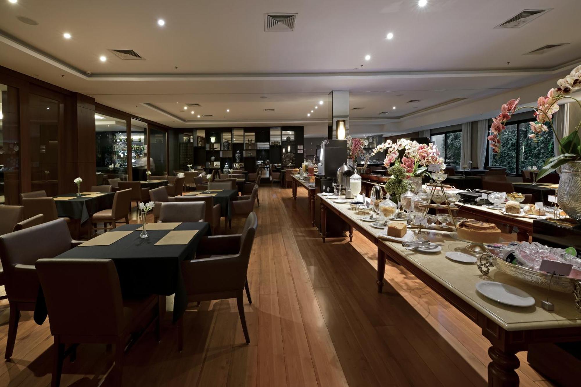 Hotel Mont Blanc Premium Ribeirão Preto Exterior foto The restaurant at the hotel