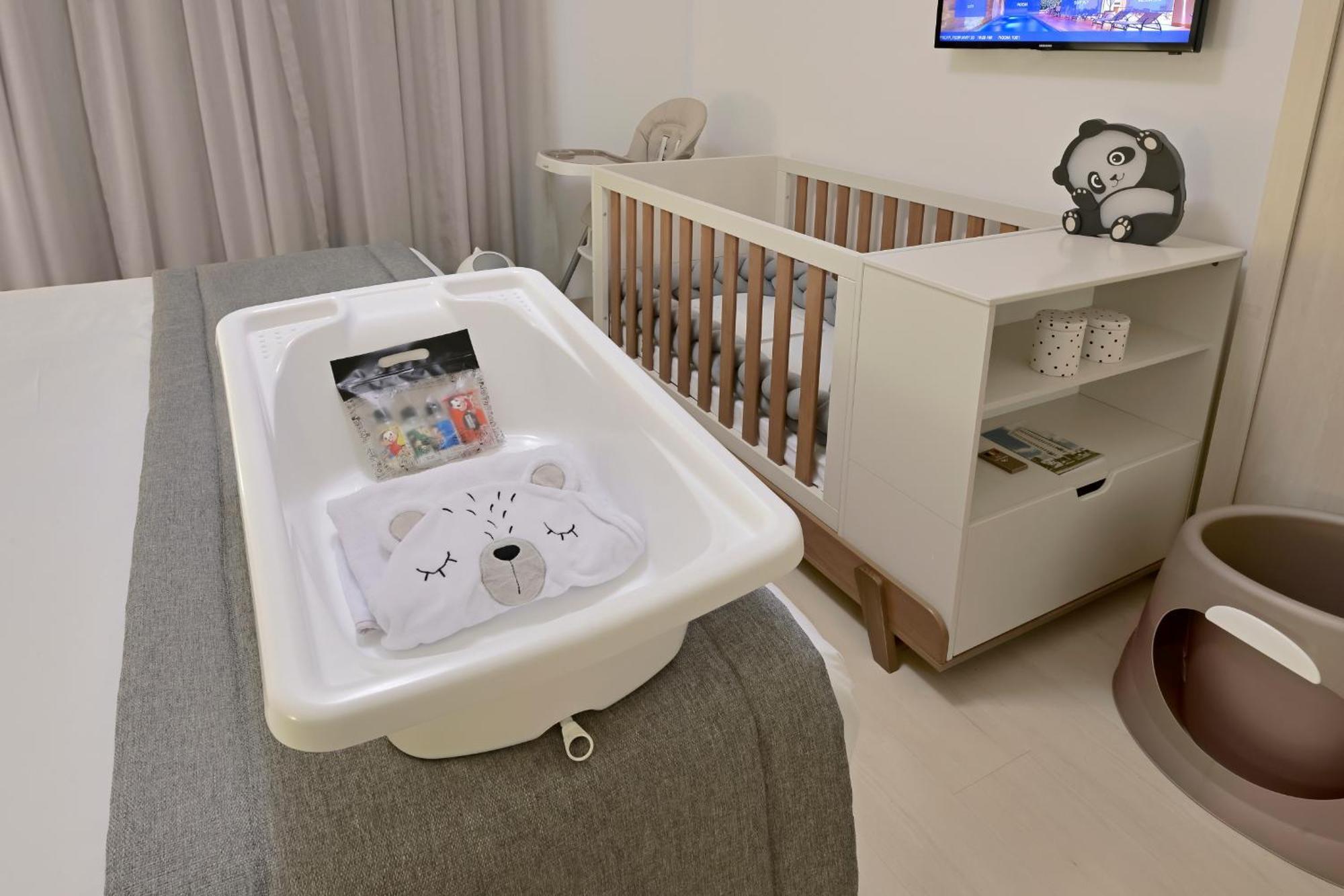 Hotel Mont Blanc Premium Ribeirão Preto Habitación foto A changing table