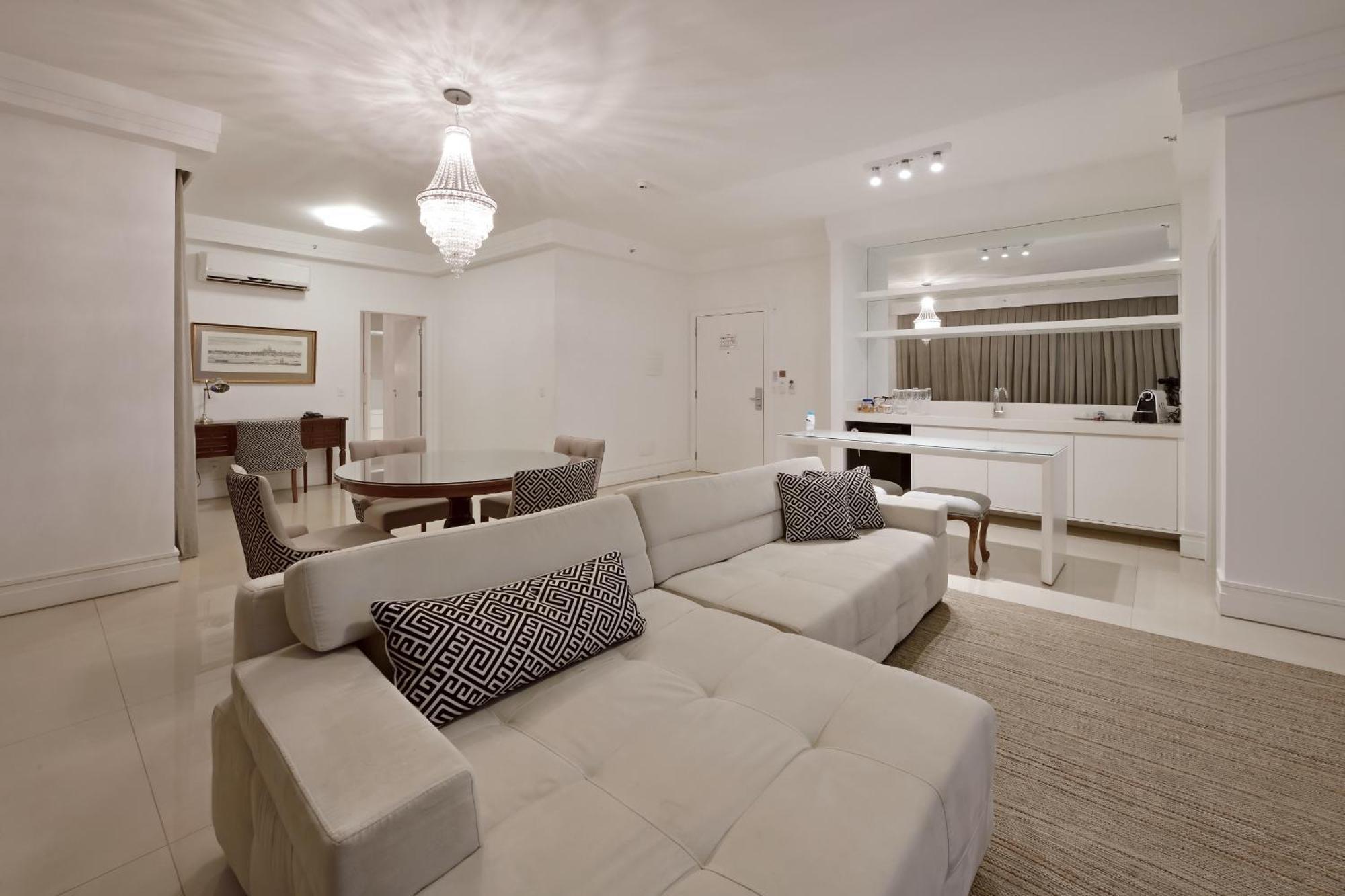 Hotel Mont Blanc Premium Ribeirão Preto Habitación foto A living room in a condominium