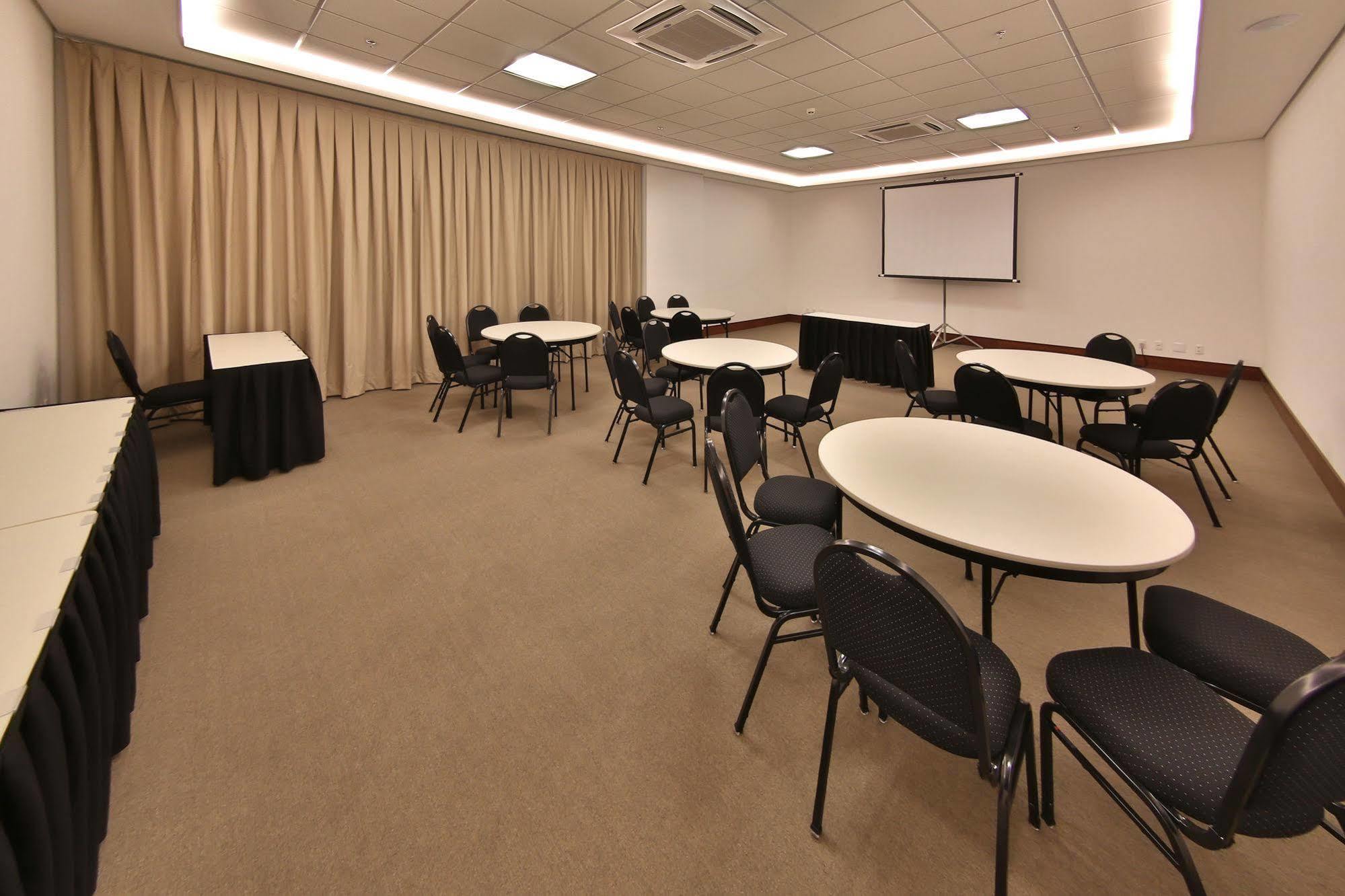 Hotel Mont Blanc Premium Ribeirão Preto Exterior foto A meeting room at the National Library of the Netherlands