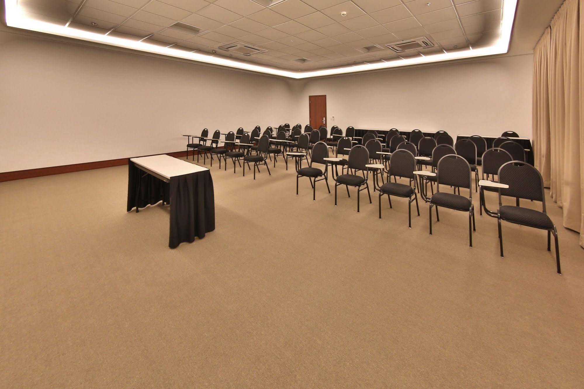 Hotel Mont Blanc Premium Ribeirão Preto Exterior foto A typical meeting room